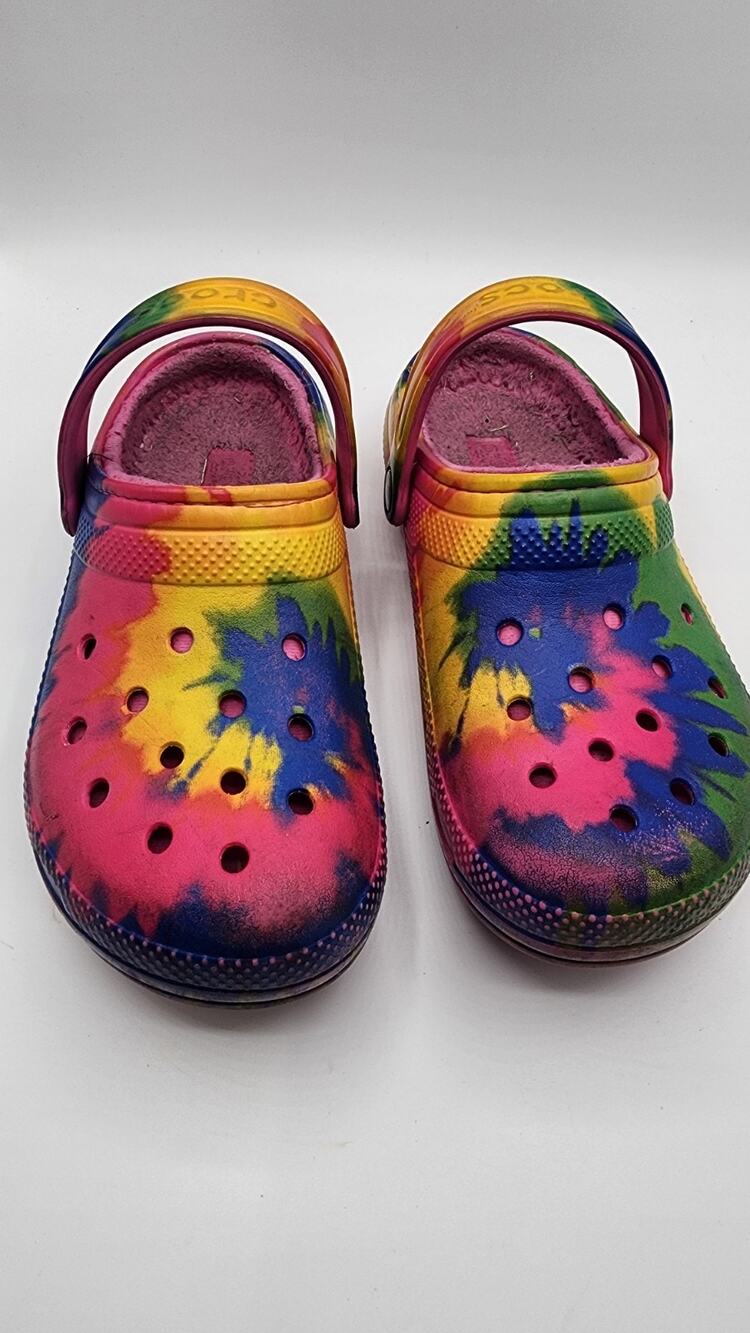 Crocs Classic Tie-Dye Sherpa Lined Clogs Blue Pink Yellow Men’s 6/ Women’s 7